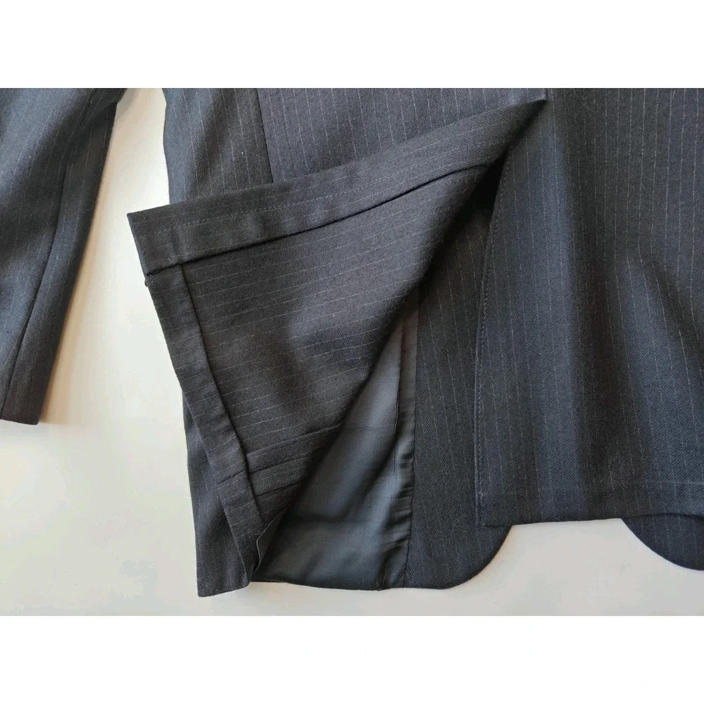 Haggar Strathmore Vintage 38R Blue Chalk Stripe Wool 2 Button Sport Coat K603